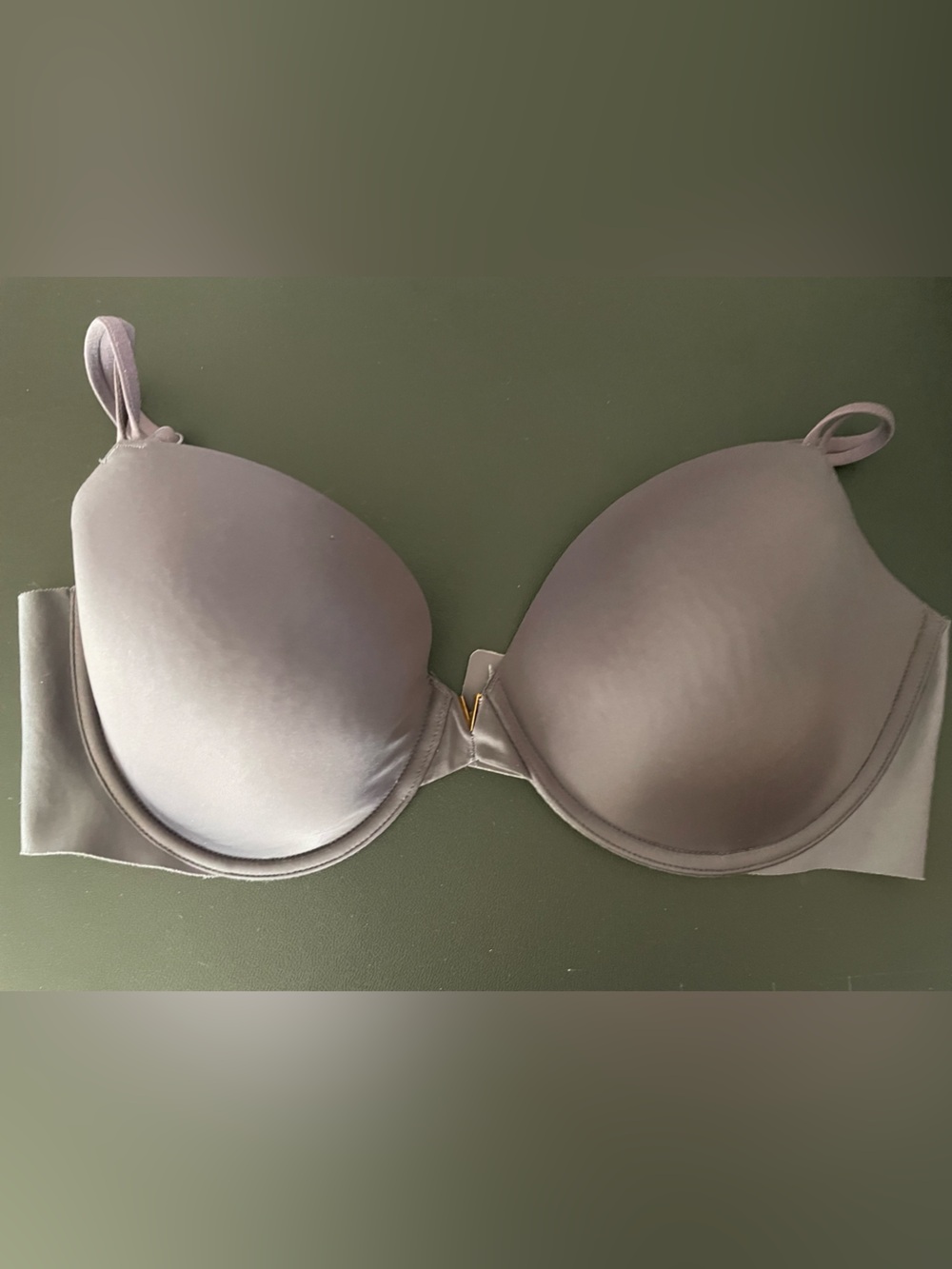 Victoria’s Secret lines Demi bra 38D lavander silver lace